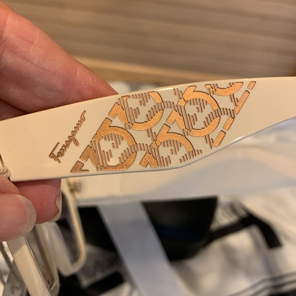 NWT Designer Sunglasses!! - Picture 7 of 9